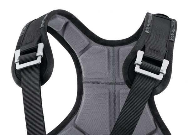 Dây đeo lưng và vai được lót bằng đệm xốp 3D và có khoảng cách rộng rãi để giảm ma sát và mang lại sự thoải mái hơn khi treo