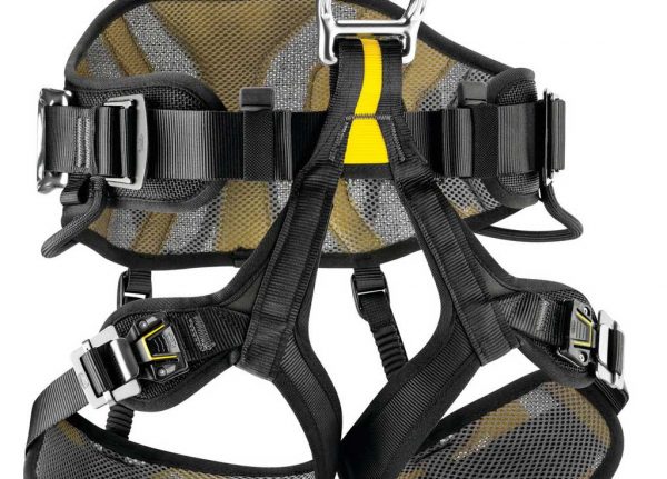 Vòng đai thắt lưng và vòng chân rộng, cứng vừa giúp hỗ trợ tuyệt vời và kết cấu nhẹ, thoáng khí để tối đa hóa luồng không khí